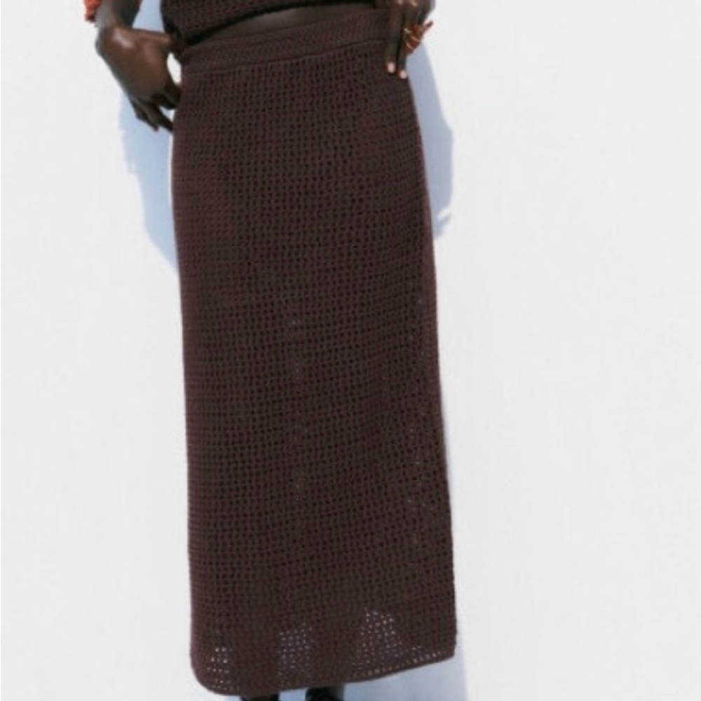 Like new worn once Zara midi knit skirt in brown